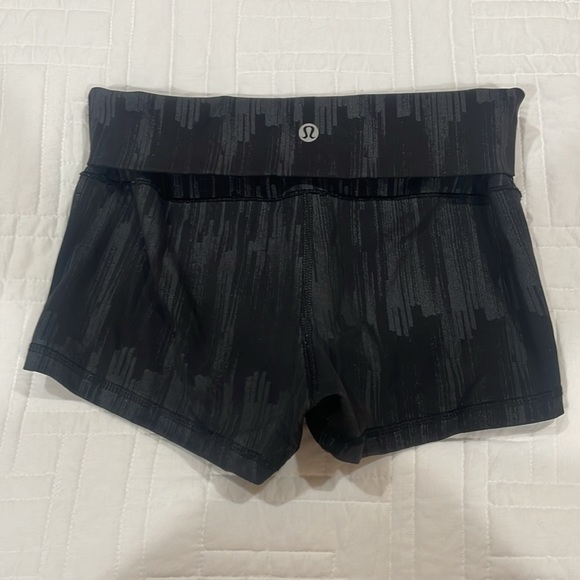 Lululemon Highrise/Fold Over Shorts 💪🏻 - Picture 4 of 5